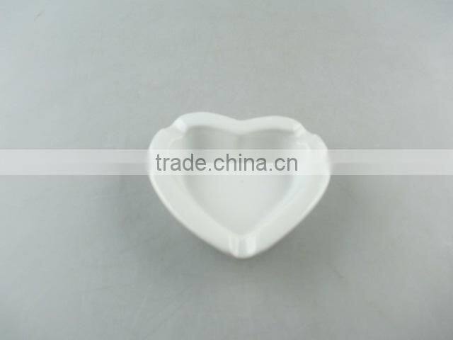 Wholesale white heart shape ceramic ashtray in stocklots
