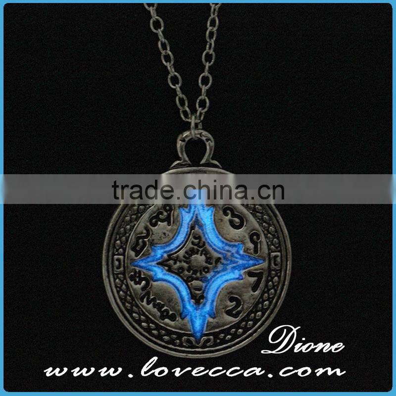 European Hot Sale beautiful glow in the dark necklace heart pendants