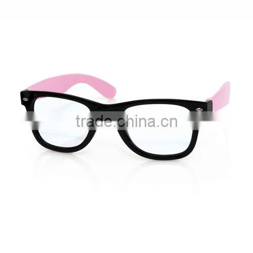glasses with different colors lensens