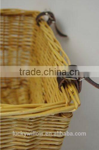 Removable woven wicker bicycle basket