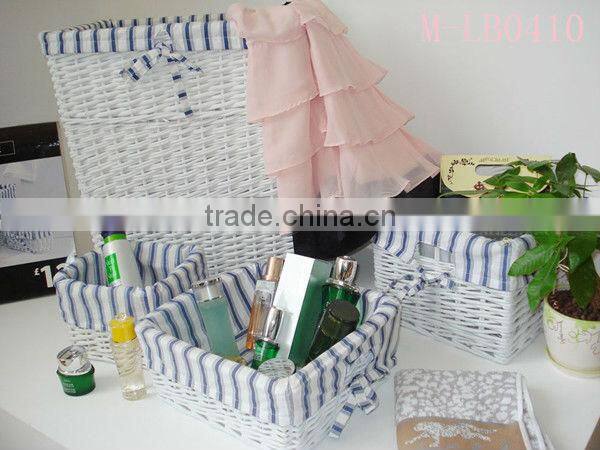 2013 latested new design willow laundry basket with lid and fabric fou big hotel