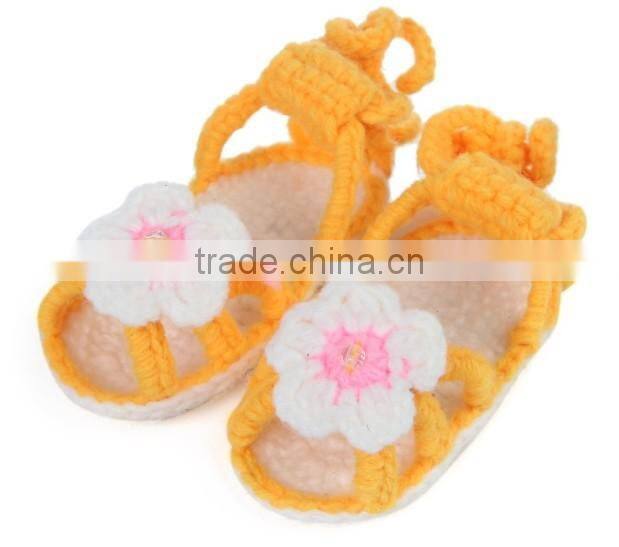 Handmade cozy barefoot baby sandals crochet pattern