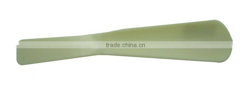 Custom white colored short plastic shoe horn