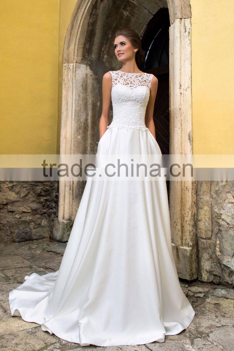 Newly Designed 2016 Wedding Collection Luxurious Gown of Crochet Lace