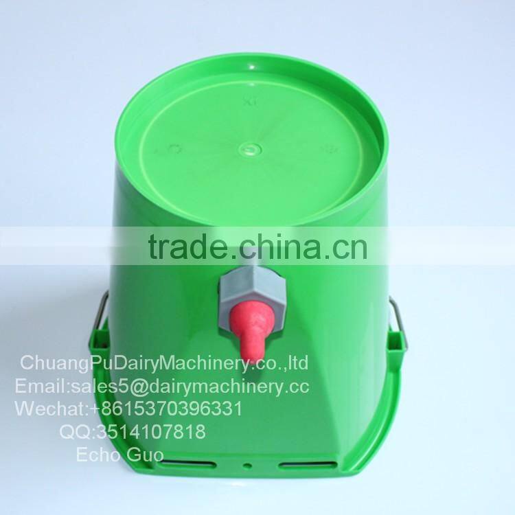 8 Liter 2 Gallon Calf Cow Goat Hand-held Feeding High Quality PE Bucket With Certificate