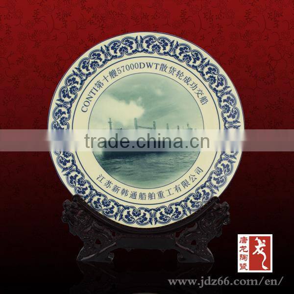 Modern design high gloss hand painted gifts ceramic commemorate plate made in China
