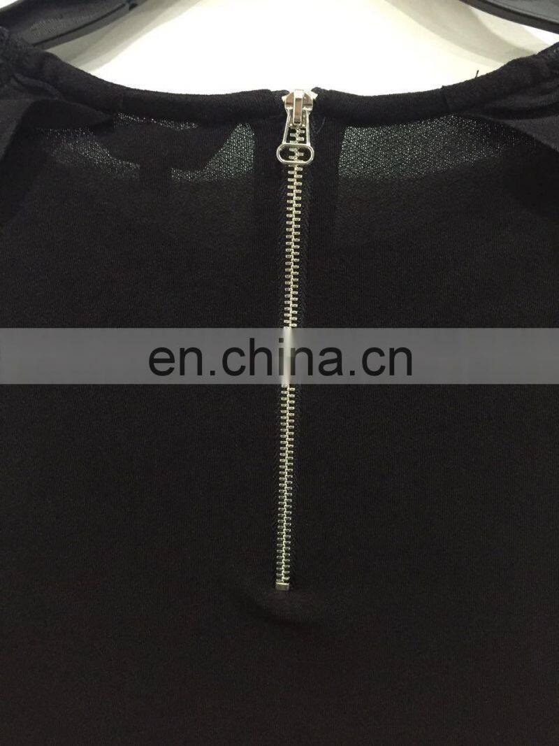 The shoulder lace stitching long-sleeved blouse