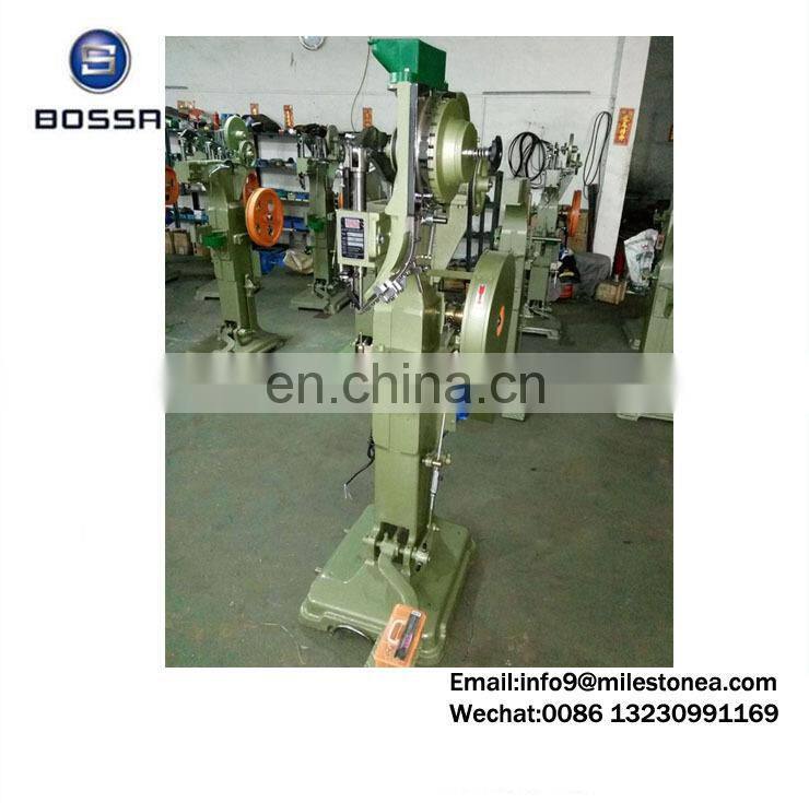Automatic feed luggauge riveting machine for solid rivet