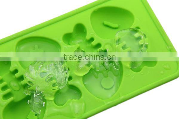 double wall plastic tumbler with ice cube
