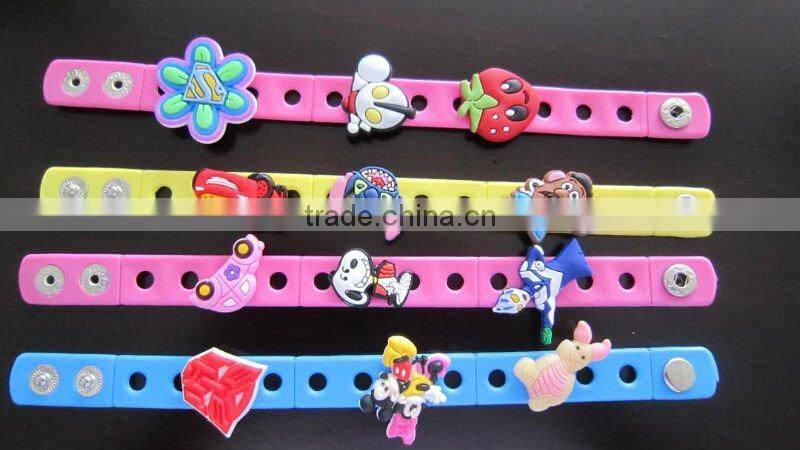 Lovely silicon bracelet with pvc charms for promotional gifts