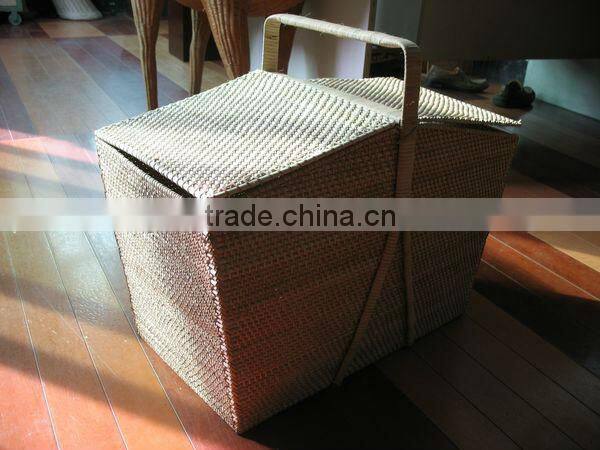 White Wicker gift hamper with green liner