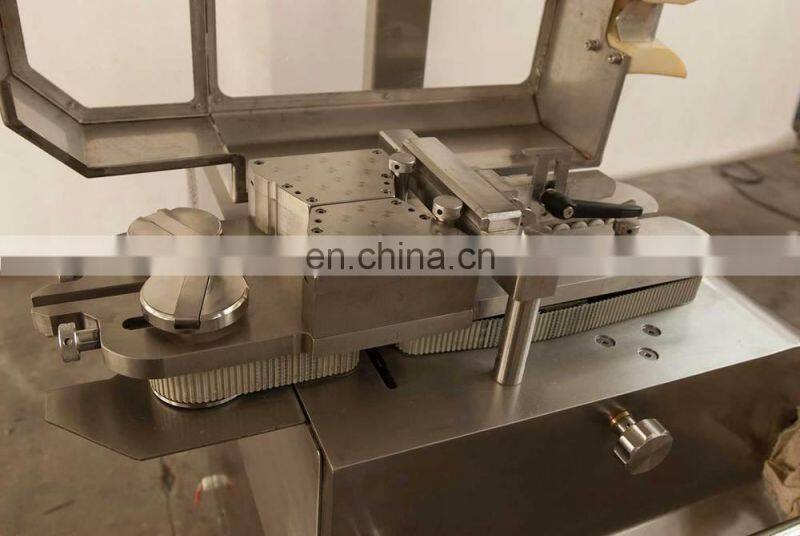 Fast speed sausage cutter machine for the artificial casing