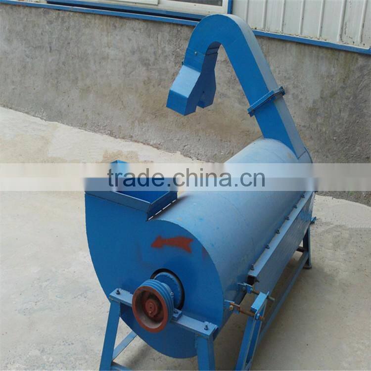 Plastic extruder, plastic extruding machine, plastic remodeling machine
