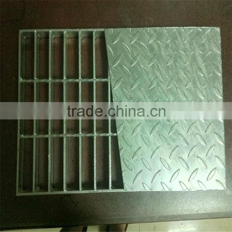 Metal grid floor