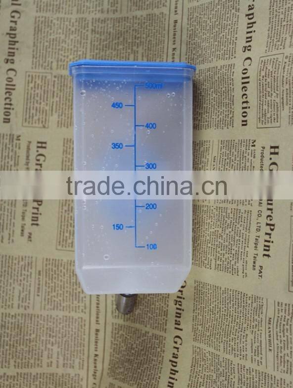 Pet Drinking Fountain 500ml Drinking Bottle Dog Feeding Bottle with Hook