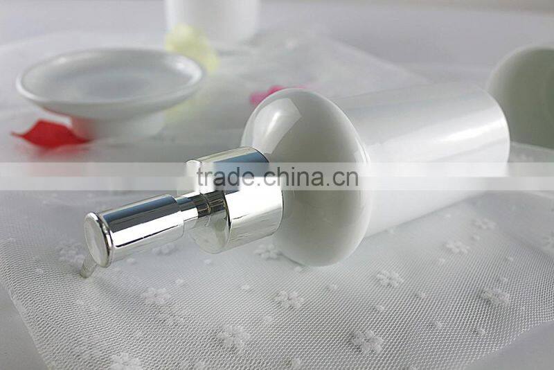 Factory direct custom ceramic bath set Bathroom accessories ceramic