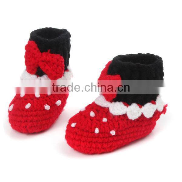 Hand knit baby shoes crochet newborn baby shoes photography props Newborn baby shoes photo prop