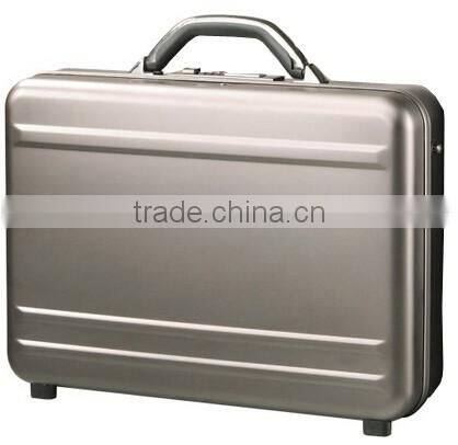 Molded Silver Aluminum laptop case with interior compartment, silver multiple laptop carrying case,locking aluminum carry case