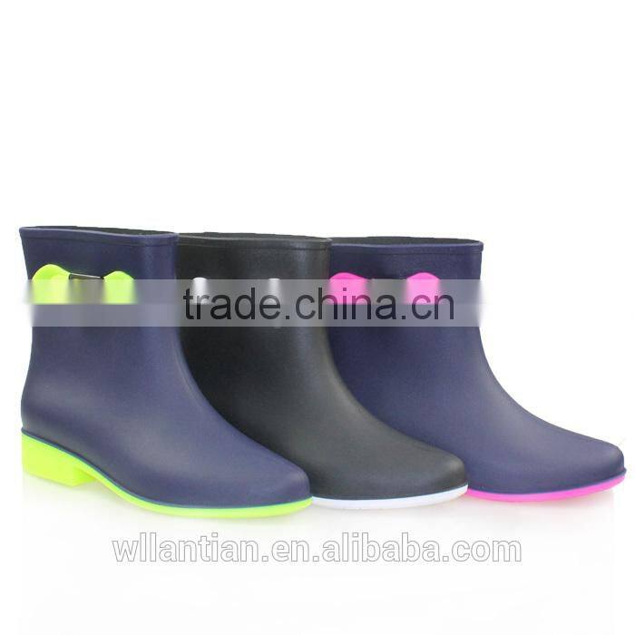 Black wellies rain boots
