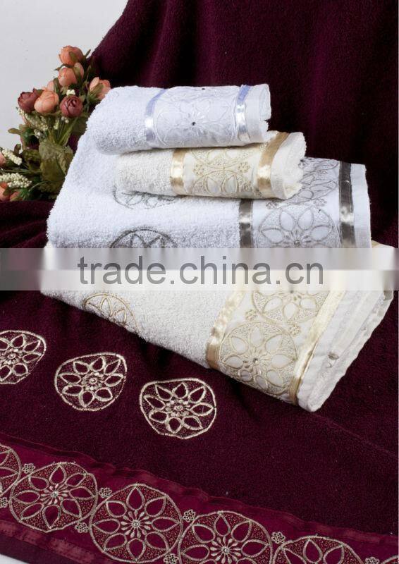 towels set with lace