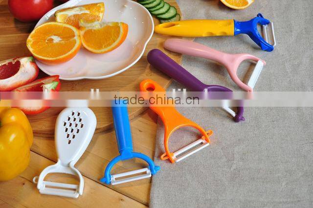 Block of 4 Ceramic Blade Knives plus a peeler with holder