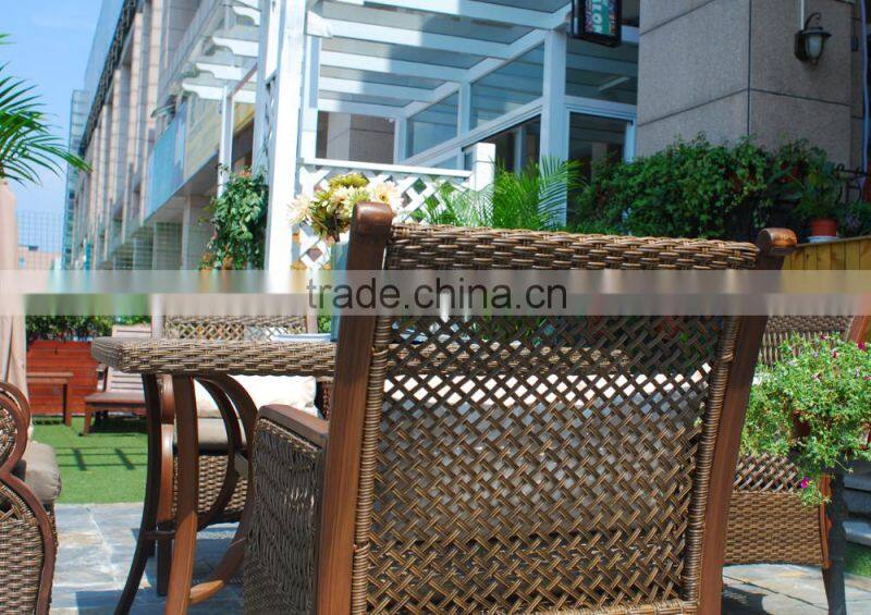 Wholesale Excellent Waterproof Garden Outdoor Wicker Furniture Table Set