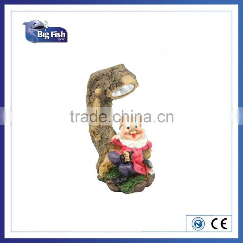 Solar powered polyresin Garden Gnome on Tree Stump Spot LED Solar Garden light