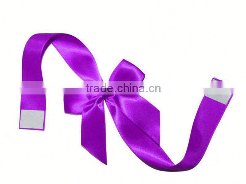 Adhesive satin ribbon bow for gift