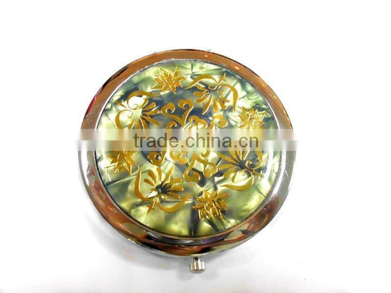 Luxurious metal dressing up mirror