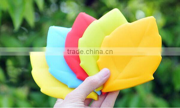 2017 wholesale leaf shape silicone cup/pocket cup /silicone collapsable cup