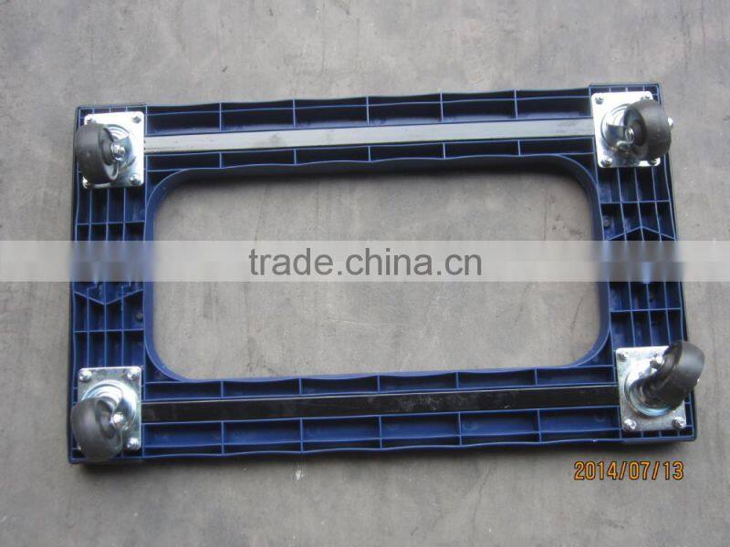 Four-wheel moving pallet dolly with rubber carpet