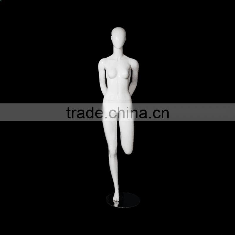 latest design yoga sitting female mannequin for window display