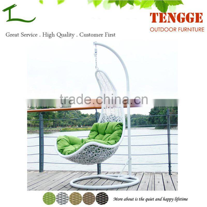 TG15-0139 Half moon shape white indoor wicker swing chair