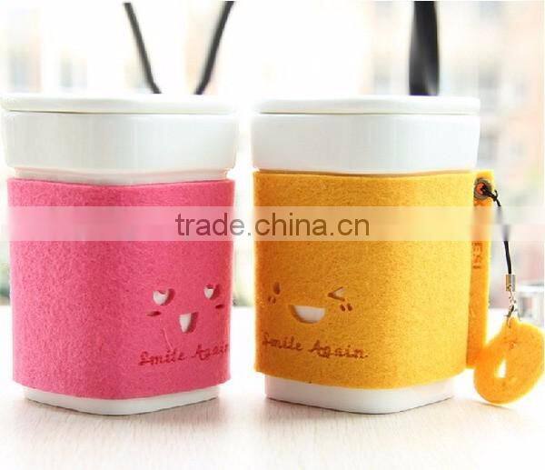 2017 fashion new nonwoven polyester felt custom black coffee sleeve cup sleeve with handle cute home decoration OEM ODM China