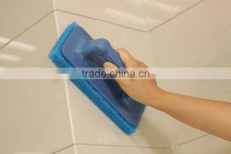 Ergonomic handle cleaning scouring scrubber pad holder