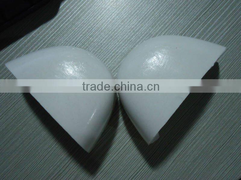 Plastic toe cap for safety shoes