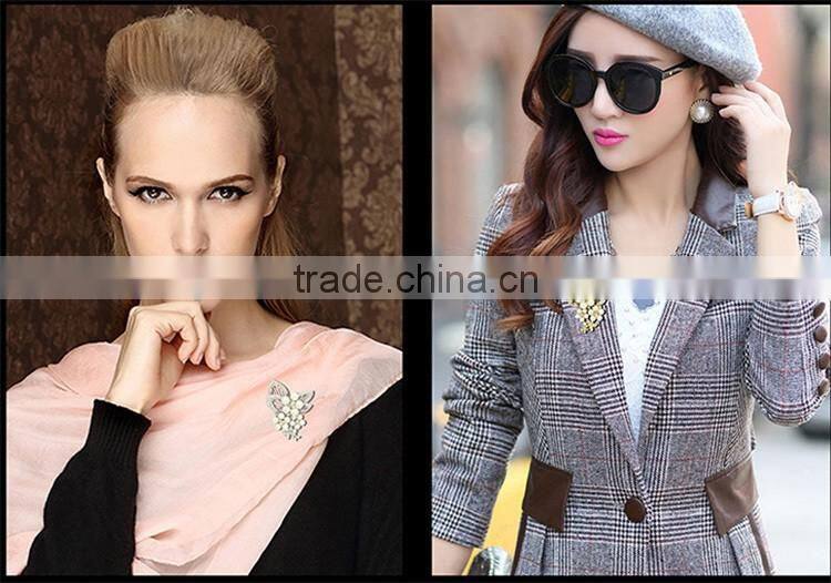 2016 Zinc Alloy Strass Brooch Pins, Flower Pin Brooch, Crystal Jewel Factory wholesale for wedding invitation