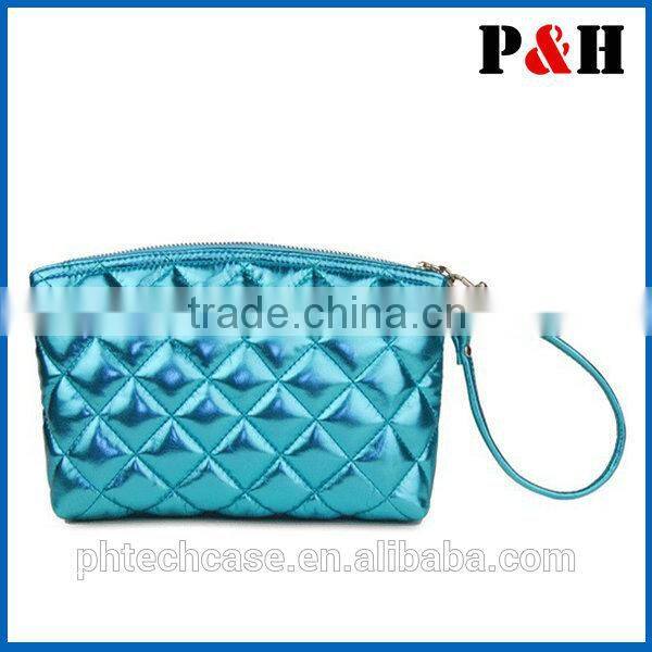 Foldable hanging toiletry bag/makeup bag