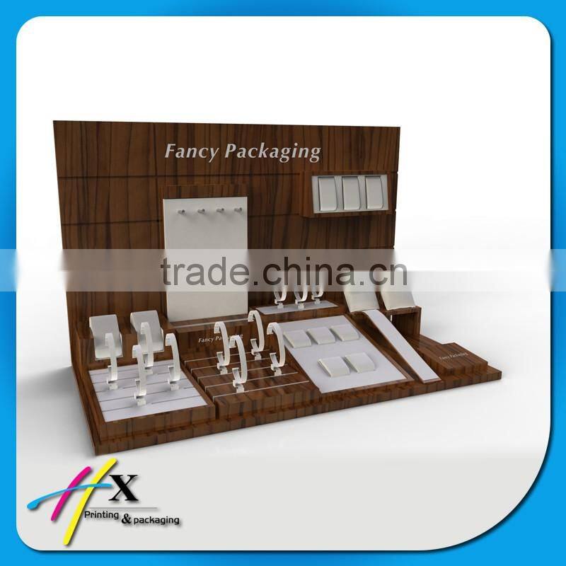 Fancy wooden jewelry packaging display