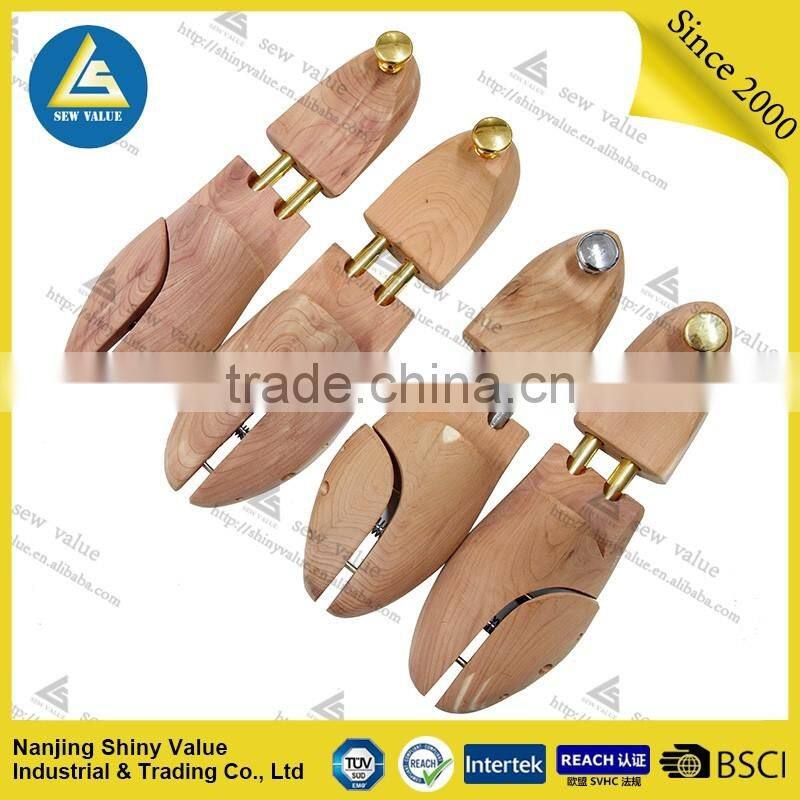 Imported from American red cedar wood with good scent shoe tree type wooden shoe stretcher