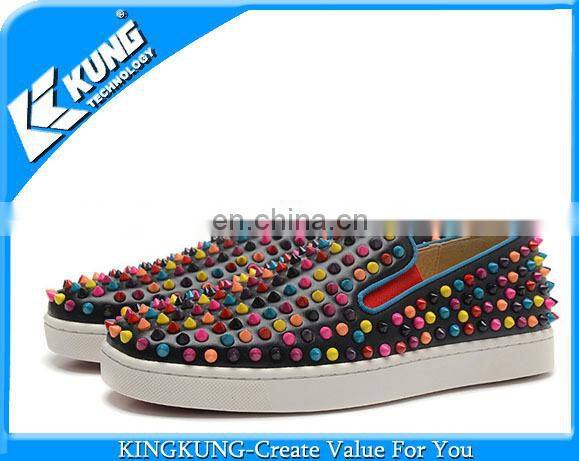 Cheap casual shoes with different color rivet on wholesale