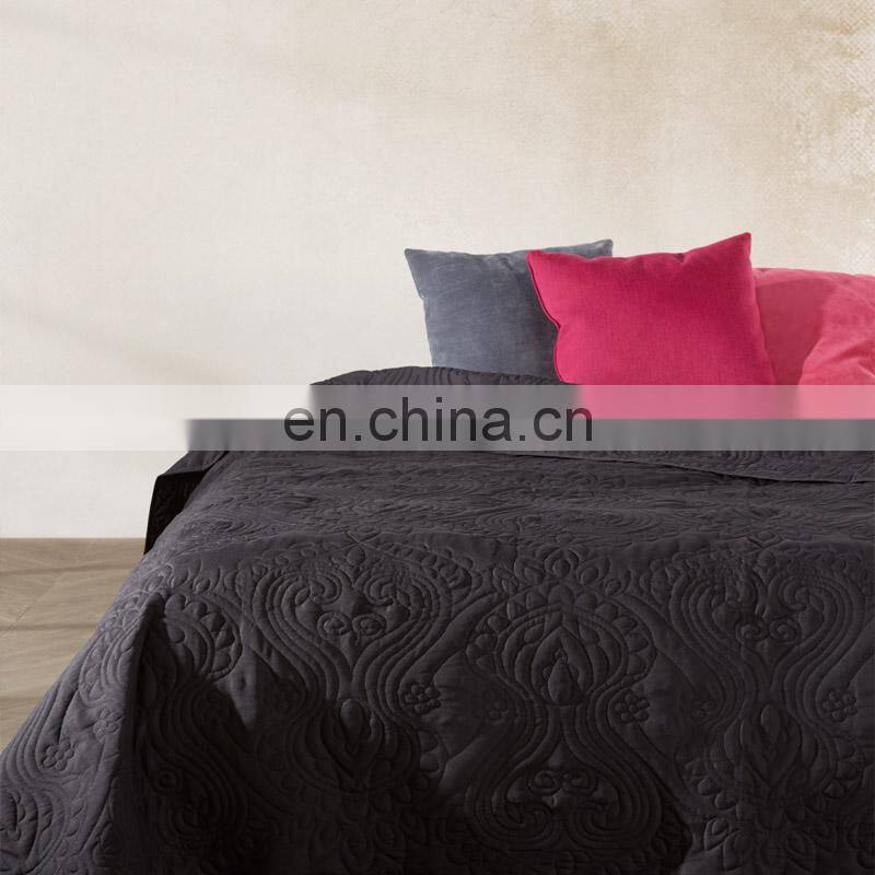 Shinny modern design quilted bedspreads for sell bed spread set