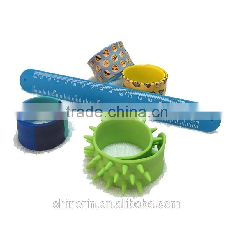 Alibaba wholesale spring steel silicone elastic slap band ruler