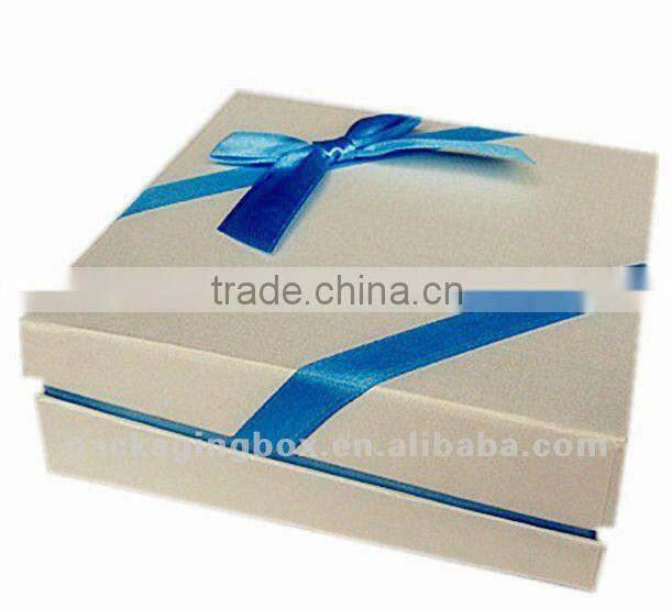 Custom paper packaging gift box with black velvet and desiccant inside