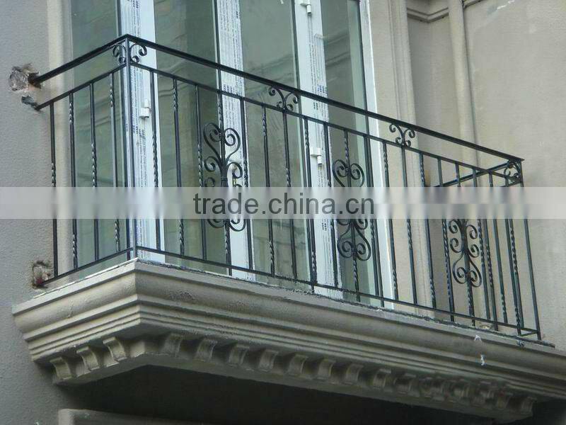 2014 Top-selling modern wrought iron fancy balcony railing