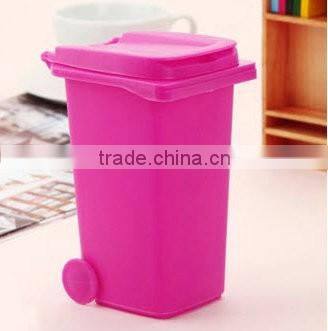 BT05B colorful desktop plastic mini trash can pen holder