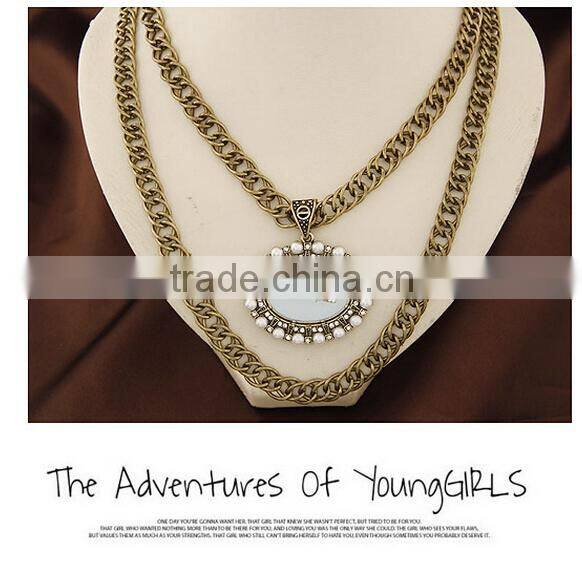 China Latest fashion Simple Resin and Crystal Alloy Double layered Chain Oval Pendnat Necklace in Stock