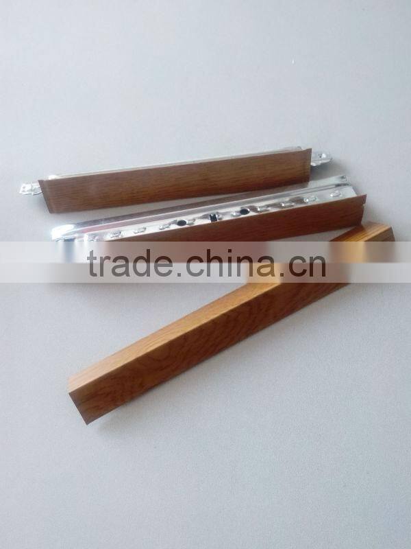 ceiling plain grids with wooden surface
