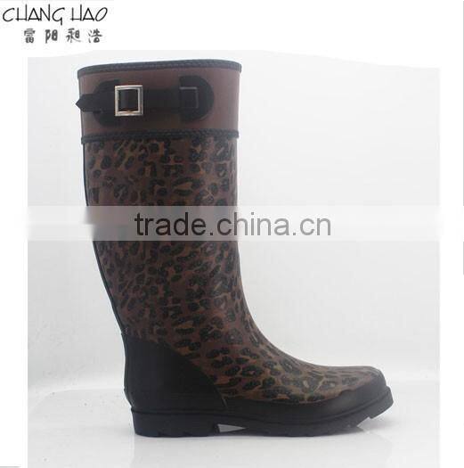 Women fashion rubber rain boot brown ground has Leopard Print Wellington Boots