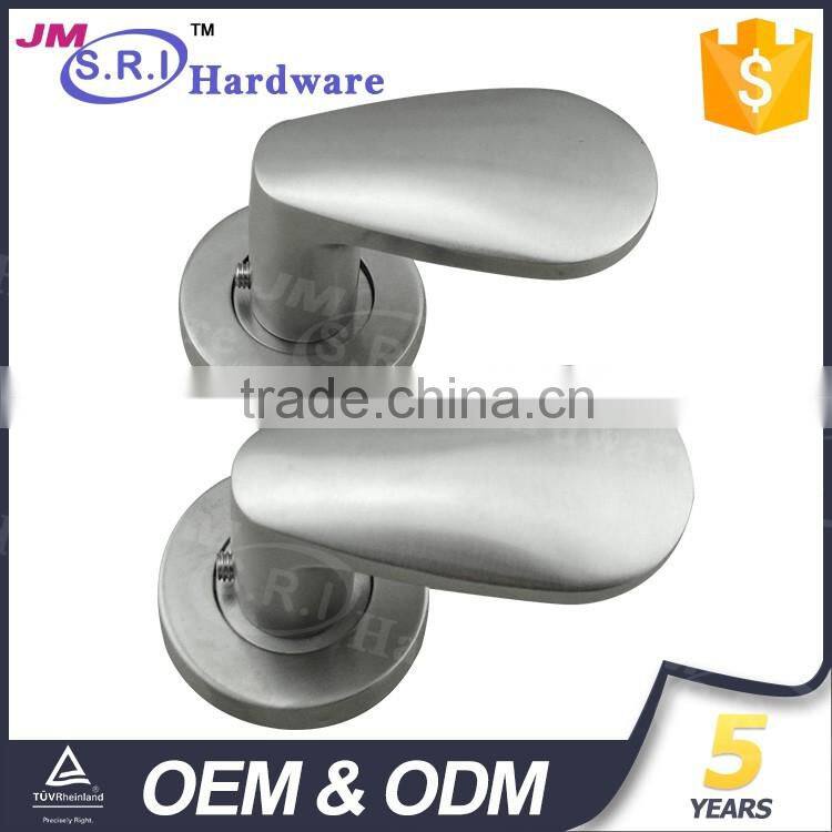 Top selling stainless steel lever door handle , self locking door handle made in china